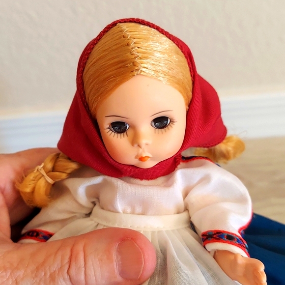 Madame Alexander 8" Doll, Russia #548 - Vintage - Picture 6 of 8